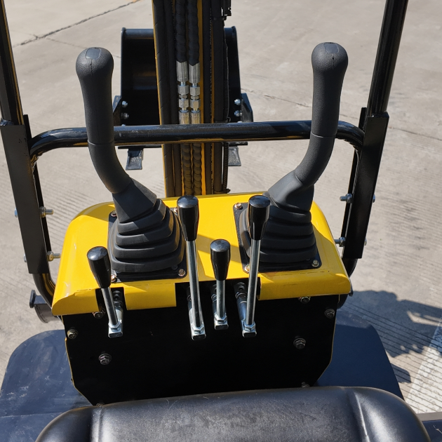 LE10 Mini Excavator - Image 9