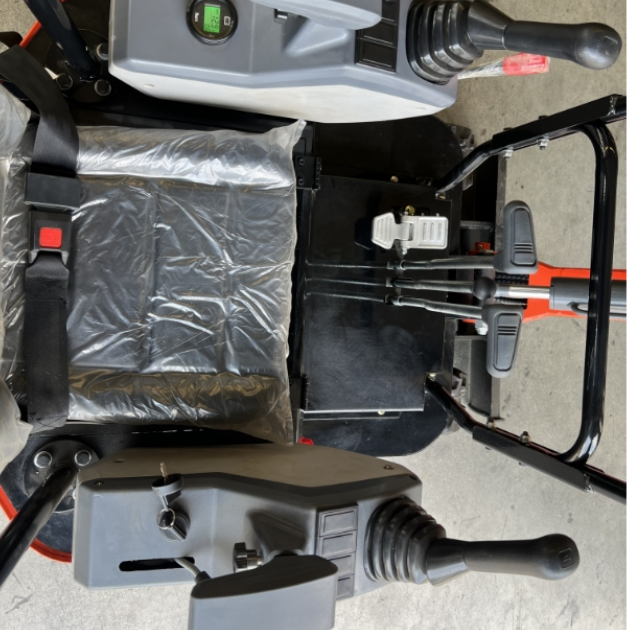 LE10P Mini Excavator - Image 4