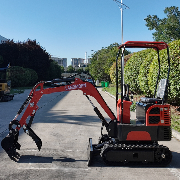 LE10 Mini Excavator - Image 3